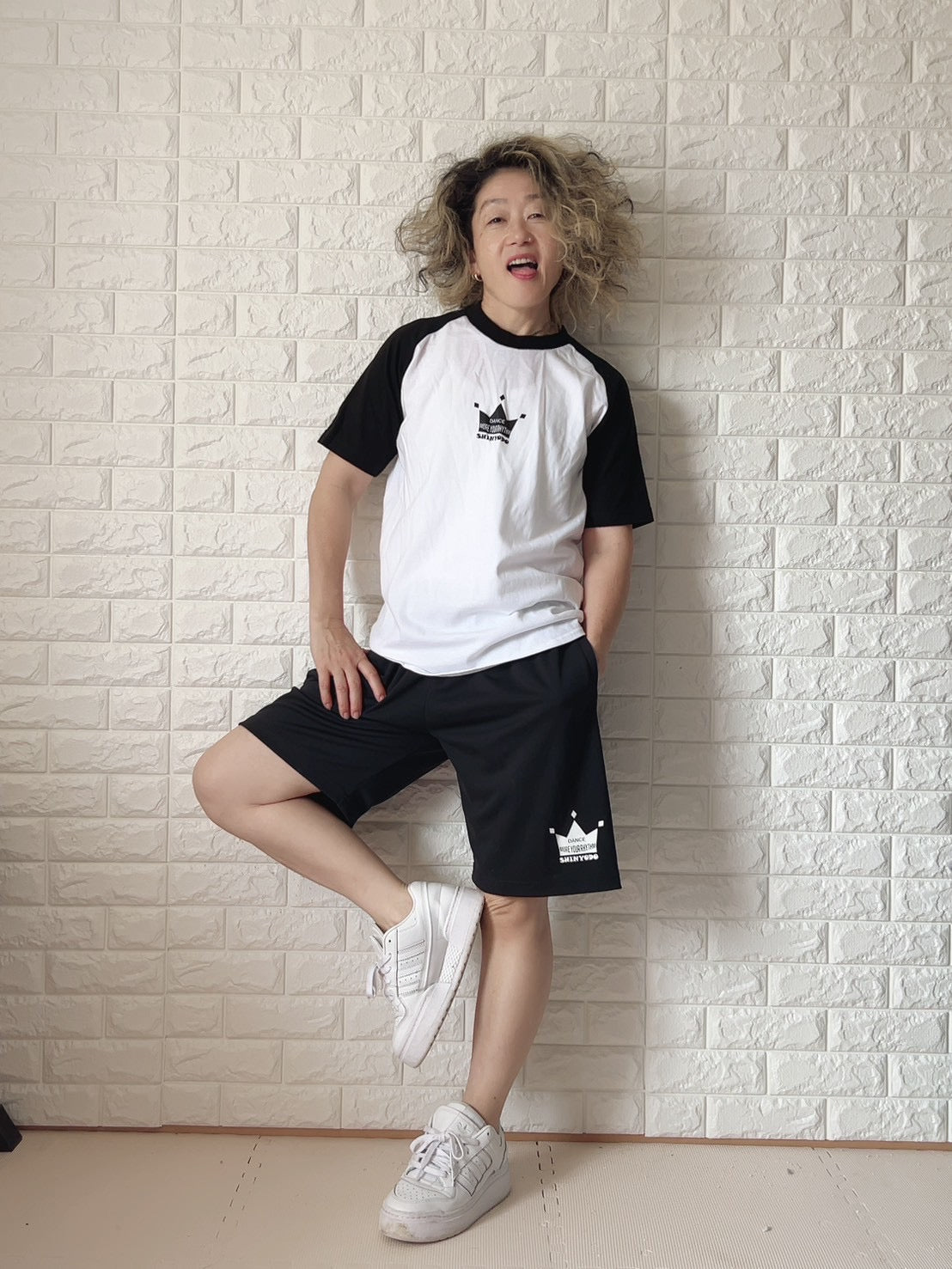 ミニ王冠ラグランTシャツ（ブラック）