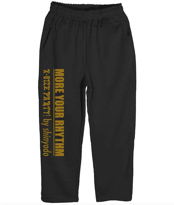 ストレートパンツ　サイドロゴ入り（ゴールド）