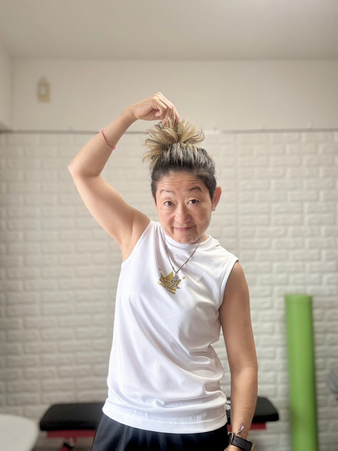 ミニ王冠ノースリーブTシャツ（ホワイト）