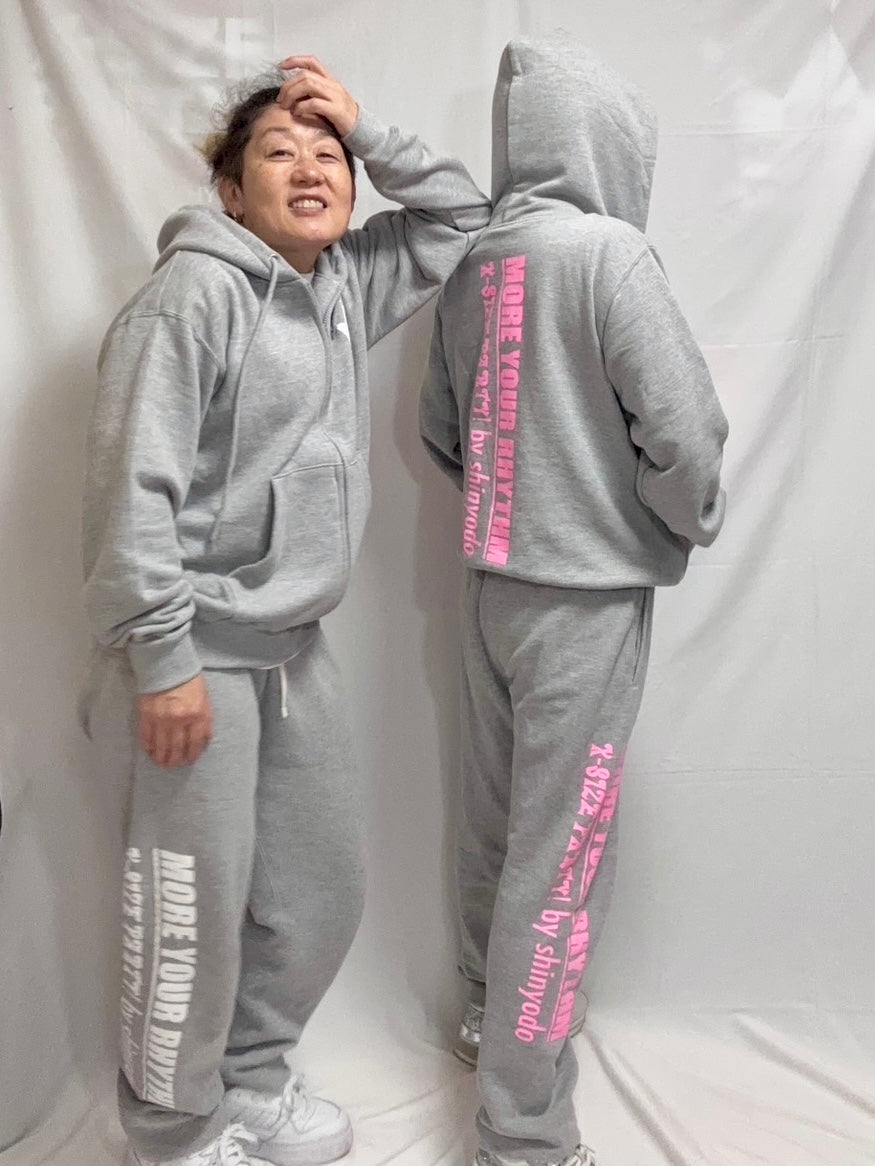 レギュラーウェイトスウェットパンツ　サイドロゴ（グレー×ホワイト）