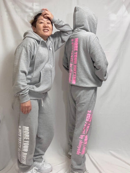 レギュラーウェイトスウェットパンツ　サイドロゴ（グレー×ホワイト）