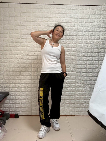 ストレートパンツ　サイドロゴ入り（ゴールド）