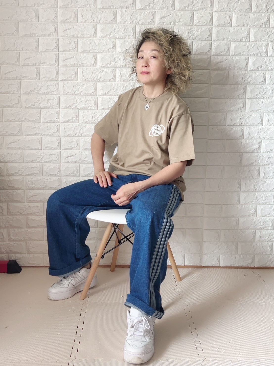 モユリズム　ストアTシャツ（サンドカーキ）